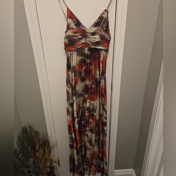 MNG (Bloggers Favorite) Pleated Satin Dress Size Small - Picture 8 of 13